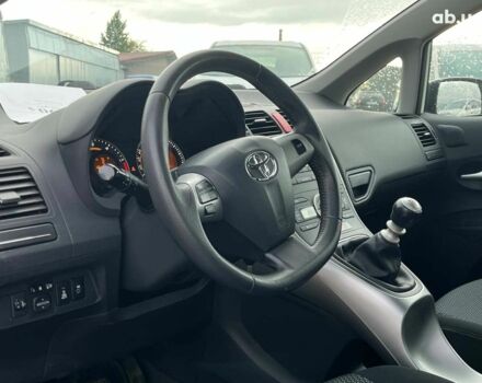 Белый Тойота Аурис, объемом двигателя 1.4 л и пробегом 179 тыс. км за 8490 $, фото 28 на Automoto.ua