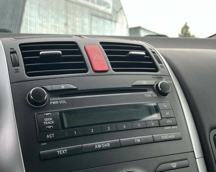 Белый Тойота Аурис, объемом двигателя 1.4 л и пробегом 179 тыс. км за 8490 $, фото 22 на Automoto.ua