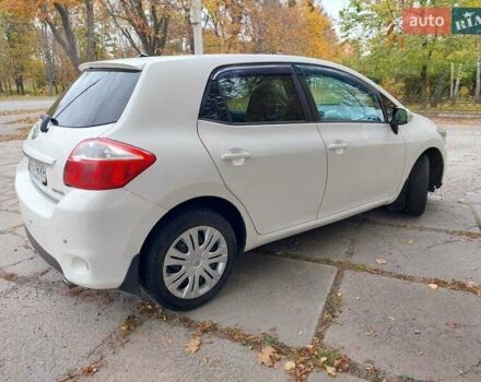 Белый Тойота Аурис, объемом двигателя 1.6 л и пробегом 234 тыс. км за 8800 $, фото 2 на Automoto.ua