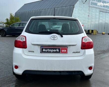 Белый Тойота Аурис, объемом двигателя 1.4 л и пробегом 179 тыс. км за 8490 $, фото 5 на Automoto.ua