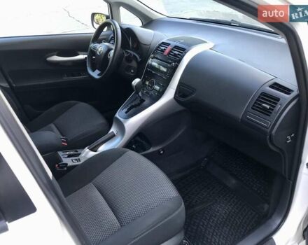 Белый Тойота Аурис, объемом двигателя 1.6 л и пробегом 146 тыс. км за 9900 $, фото 54 на Automoto.ua