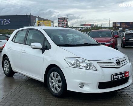 Белый Тойота Аурис, объемом двигателя 1.4 л и пробегом 179 тыс. км за 8490 $, фото 2 на Automoto.ua