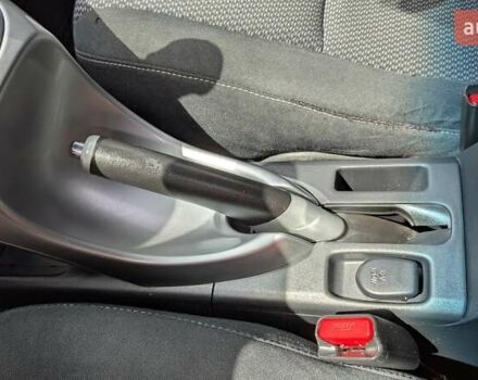 Белый Тойота Аурис, объемом двигателя 1.36 л и пробегом 277 тыс. км за 7500 $, фото 35 на Automoto.ua