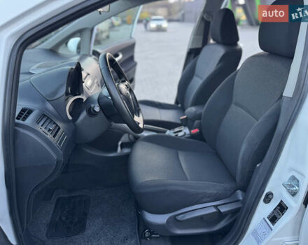 Белый Тойота Аурис, объемом двигателя 1.8 л и пробегом 233 тыс. км за 9000 $, фото 29 на Automoto.ua