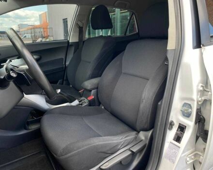 Белый Тойота Аурис, объемом двигателя 1.4 л и пробегом 265 тыс. км за 7790 $, фото 8 на Automoto.ua