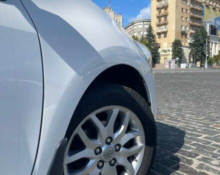 Белый Тойота Аурис, объемом двигателя 1.6 л и пробегом 233 тыс. км за 9000 $, фото 7 на Automoto.ua