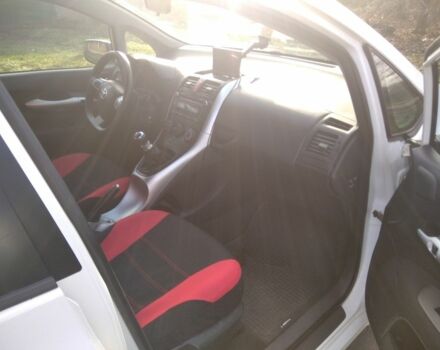 Белый Тойота Аурис, объемом двигателя 1.3 л и пробегом 173 тыс. км за 6500 $, фото 3 на Automoto.ua