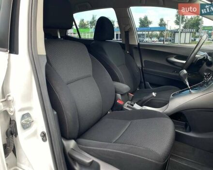 Белый Тойота Аурис, объемом двигателя 1.36 л и пробегом 265 тыс. км за 7790 $, фото 16 на Automoto.ua