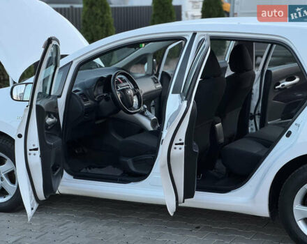 Белый Тойота Аурис, объемом двигателя 1.8 л и пробегом 233 тыс. км за 9000 $, фото 23 на Automoto.ua