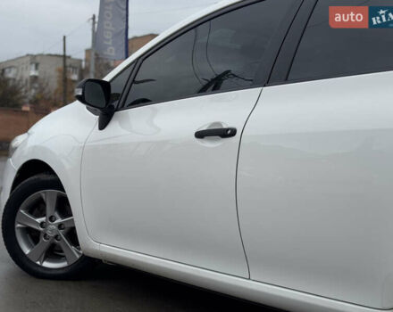 Белый Тойота Аурис, объемом двигателя 1.33 л и пробегом 230 тыс. км за 6500 $, фото 13 на Automoto.ua
