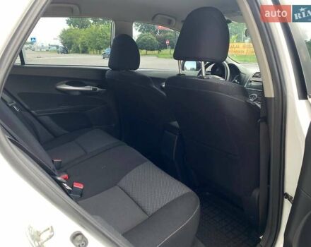 Белый Тойота Аурис, объемом двигателя 1.36 л и пробегом 265 тыс. км за 7790 $, фото 18 на Automoto.ua