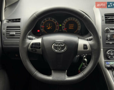 Белый Тойота Аурис, объемом двигателя 1.33 л и пробегом 230 тыс. км за 6500 $, фото 20 на Automoto.ua