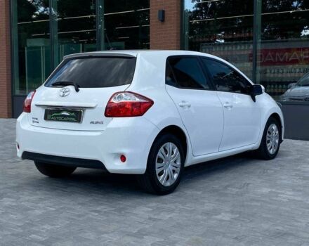 Белый Тойота Аурис, объемом двигателя 1.4 л и пробегом 265 тыс. км за 7790 $, фото 5 на Automoto.ua