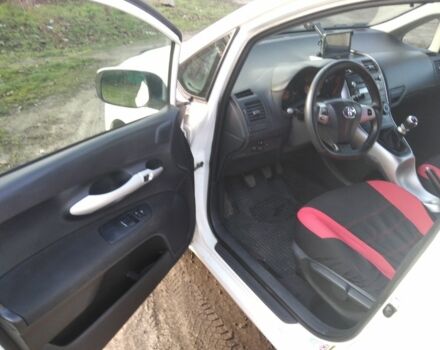 Белый Тойота Аурис, объемом двигателя 1.3 л и пробегом 173 тыс. км за 6500 $, фото 9 на Automoto.ua