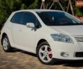 Белый Тойота Аурис, объемом двигателя 1.6 л и пробегом 120 тыс. км за 10999 $, фото 1 на Automoto.ua