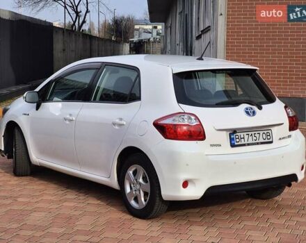 Білий Тойота Ауріс, об'ємом двигуна 1.8 л та пробігом 230 тис. км за 9950 $, фото 3 на Automoto.ua