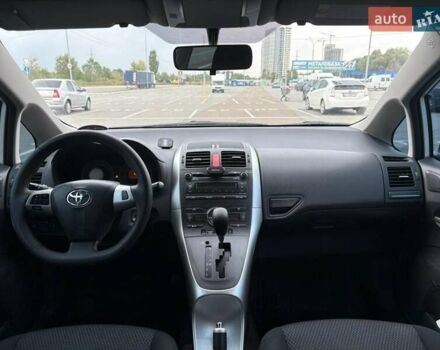Білий Тойота Ауріс, об'ємом двигуна 1.6 л та пробігом 121 тис. км за 10500 $, фото 7 на Automoto.ua
