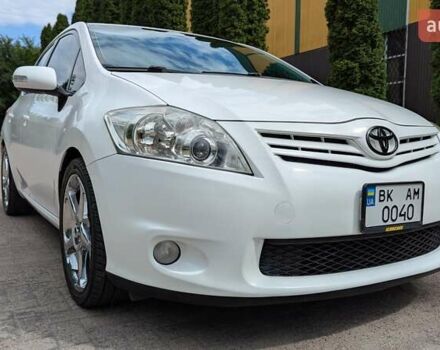 Белый Тойота Аурис, объемом двигателя 1.36 л и пробегом 277 тыс. км за 7500 $, фото 8 на Automoto.ua