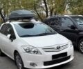 Белый Тойота Аурис, объемом двигателя 1.6 л и пробегом 135 тыс. км за 10000 $, фото 1 на Automoto.ua