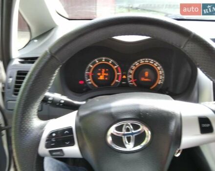 Белый Тойота Аурис, объемом двигателя 1.3 л и пробегом 171 тыс. км за 6800 $, фото 3 на Automoto.ua