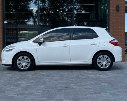 Белый Тойота Аурис, объемом двигателя 1.4 л и пробегом 265 тыс. км за 7790 $, фото 4 на Automoto.ua