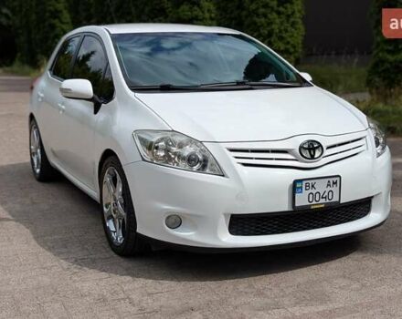 Белый Тойота Аурис, объемом двигателя 1.36 л и пробегом 277 тыс. км за 7500 $, фото 33 на Automoto.ua