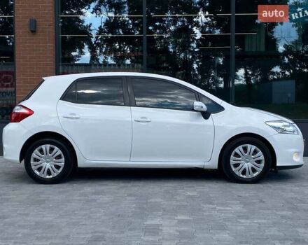 Белый Тойота Аурис, объемом двигателя 1.36 л и пробегом 265 тыс. км за 7790 $, фото 8 на Automoto.ua