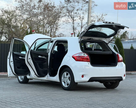 Белый Тойота Аурис, объемом двигателя 1.8 л и пробегом 233 тыс. км за 9000 $, фото 21 на Automoto.ua