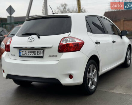 Белый Тойота Аурис, объемом двигателя 1.33 л и пробегом 230 тыс. км за 6500 $, фото 10 на Automoto.ua