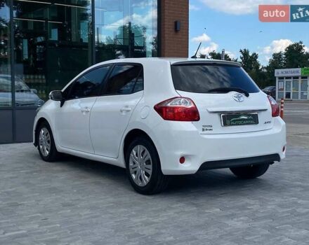 Белый Тойота Аурис, объемом двигателя 1.36 л и пробегом 265 тыс. км за 7790 $, фото 11 на Automoto.ua