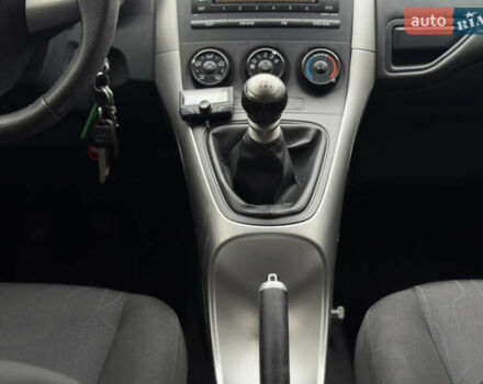 Белый Тойота Аурис, объемом двигателя 1.33 л и пробегом 230 тыс. км за 6500 $, фото 19 на Automoto.ua