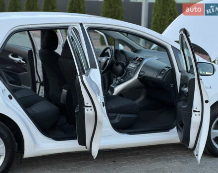Белый Тойота Аурис, объемом двигателя 1.8 л и пробегом 233 тыс. км за 9000 $, фото 35 на Automoto.ua