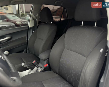 Белый Тойота Аурис, объемом двигателя 1.33 л и пробегом 230 тыс. км за 6500 $, фото 25 на Automoto.ua