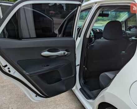 Белый Тойота Аурис, объемом двигателя 1.36 л и пробегом 277 тыс. км за 7500 $, фото 18 на Automoto.ua