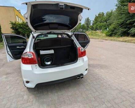 Белый Тойота Аурис, объемом двигателя 1.36 л и пробегом 277 тыс. км за 7500 $, фото 9 на Automoto.ua