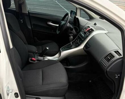 Білий Тойота Ауріс, об'ємом двигуна 1.6 л та пробігом 121 тис. км за 10500 $, фото 8 на Automoto.ua