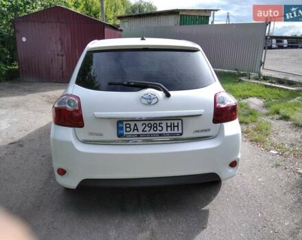 Белый Тойота Аурис, объемом двигателя 1.3 л и пробегом 171 тыс. км за 6800 $, фото 1 на Automoto.ua