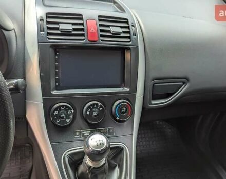 Белый Тойота Аурис, объемом двигателя 1.36 л и пробегом 277 тыс. км за 7500 $, фото 36 на Automoto.ua