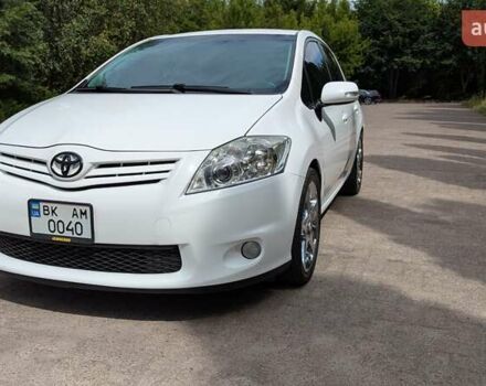 Белый Тойота Аурис, объемом двигателя 1.36 л и пробегом 277 тыс. км за 7500 $, фото 30 на Automoto.ua