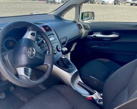 Белый Тойота Аурис, объемом двигателя 1.6 л и пробегом 233 тыс. км за 9000 $, фото 11 на Automoto.ua