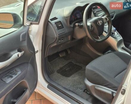 Білий Тойота Ауріс, об'ємом двигуна 1.8 л та пробігом 230 тис. км за 9950 $, фото 24 на Automoto.ua