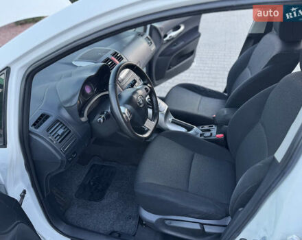 Белый Тойота Аурис, объемом двигателя 1.8 л и пробегом 233 тыс. км за 9000 $, фото 28 на Automoto.ua