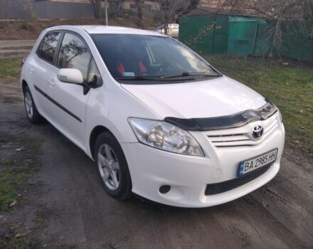 Белый Тойота Аурис, объемом двигателя 1.3 л и пробегом 173 тыс. км за 6500 $, фото 5 на Automoto.ua