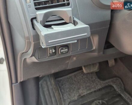 Білий Тойота Ауріс, об'ємом двигуна 1.8 л та пробігом 230 тис. км за 9950 $, фото 29 на Automoto.ua