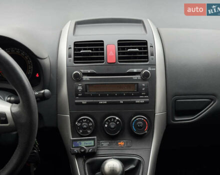 Белый Тойота Аурис, объемом двигателя 1.33 л и пробегом 230 тыс. км за 6500 $, фото 18 на Automoto.ua
