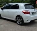 Белый Тойота Аурис, объемом двигателя 1.36 л и пробегом 277 тыс. км за 7500 $, фото 2 на Automoto.ua