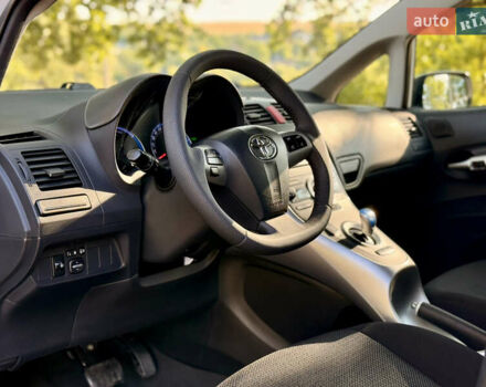 Белый Тойота Аурис, объемом двигателя 1.8 л и пробегом 210 тыс. км за 11750 $, фото 24 на Automoto.ua
