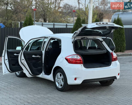 Белый Тойота Аурис, объемом двигателя 1.8 л и пробегом 233 тыс. км за 9000 $, фото 20 на Automoto.ua