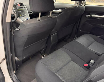 Білий Тойота Ауріс, об'ємом двигуна 1.8 л та пробігом 245 тис. км за 9700 $, фото 4 на Automoto.ua