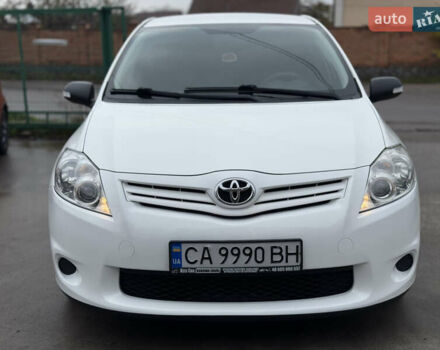 Белый Тойота Аурис, объемом двигателя 1.33 л и пробегом 230 тыс. км за 6500 $, фото 6 на Automoto.ua
